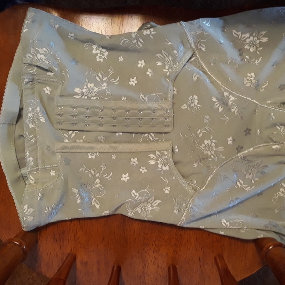 Tummy Control Body Shaper Lace Shorts - Picture 6 of 6